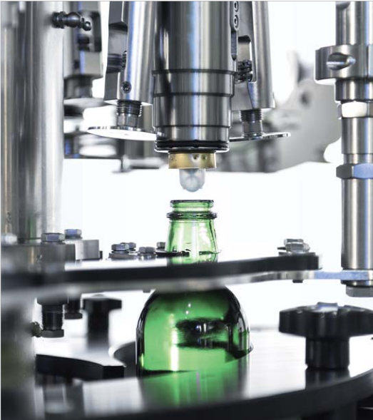 Tecnología en tapadoras de botellas de rosca: Precisión y automatización
